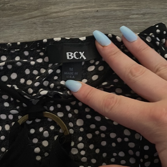 Tank top with a halter in the neckline that attaches to shoulders. - Picture 2 of 3